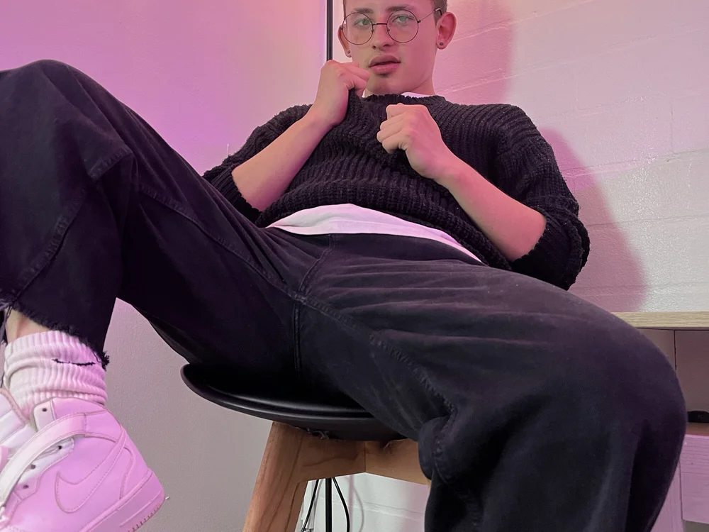 Kyler_Whiitee's Offline XXX Chat