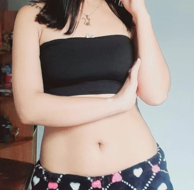 MILF_PETITE's Offline Chat Room