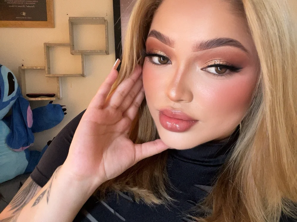 ChloeRose1's Offline Chat Room