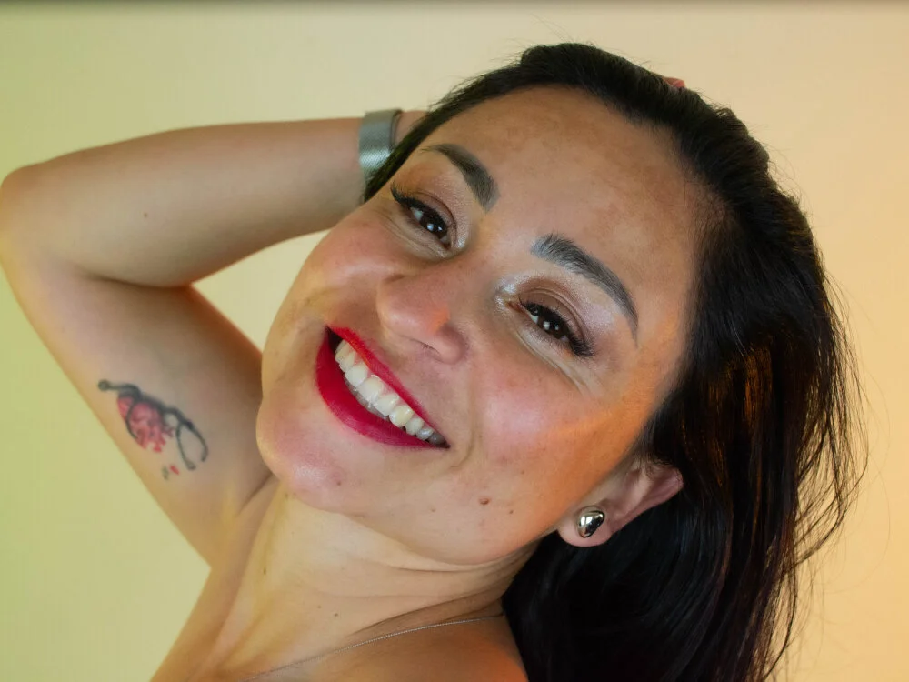 دردشة SaraMilf_69 الجنسية المباشرة