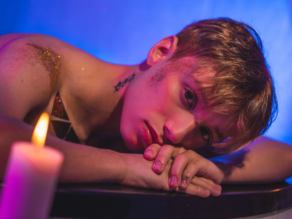 Isaac_Grey offline XXX-chat