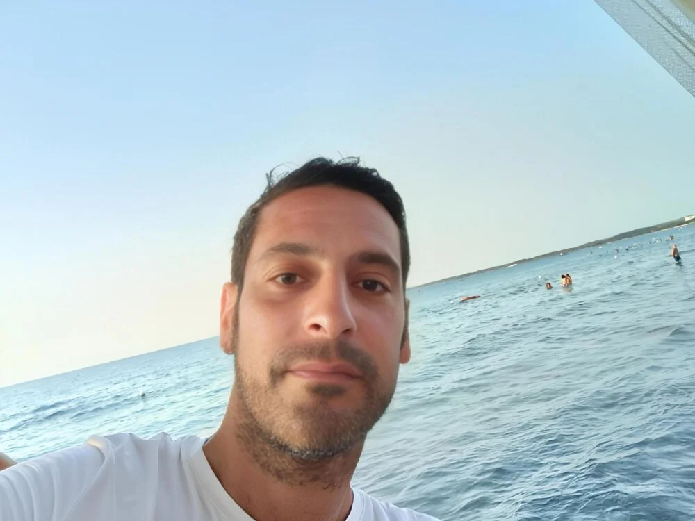 Piggiu90n Offline XXX chat