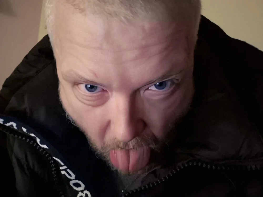 Thunderlips1979 Offline XXX Chat