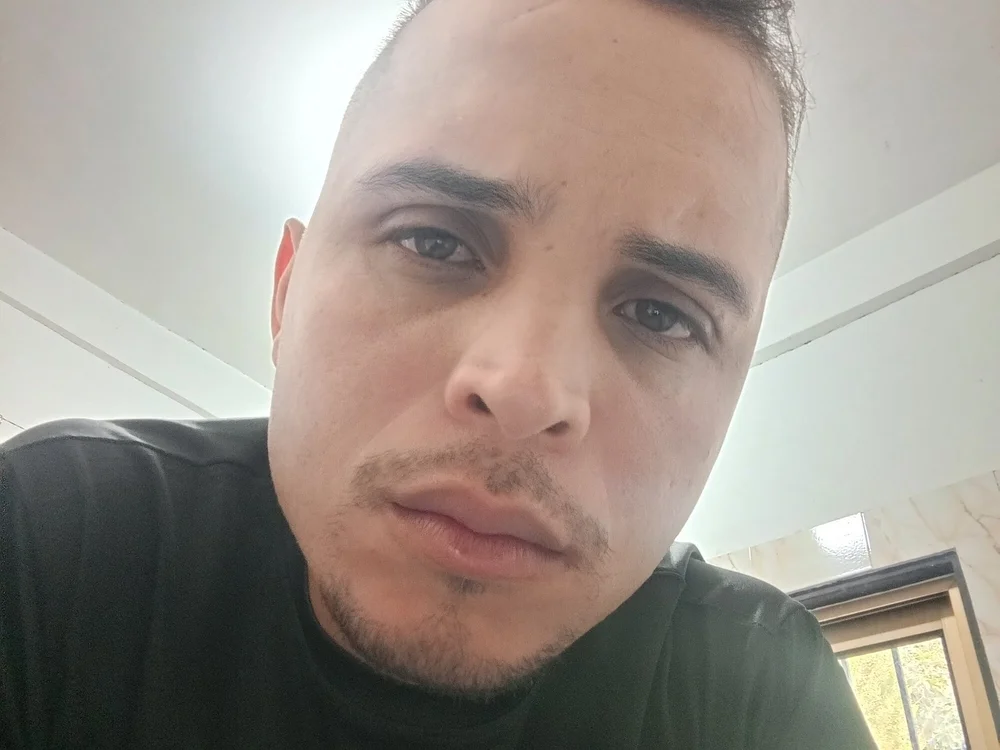 Jhonson6172's Offline XXX Chat