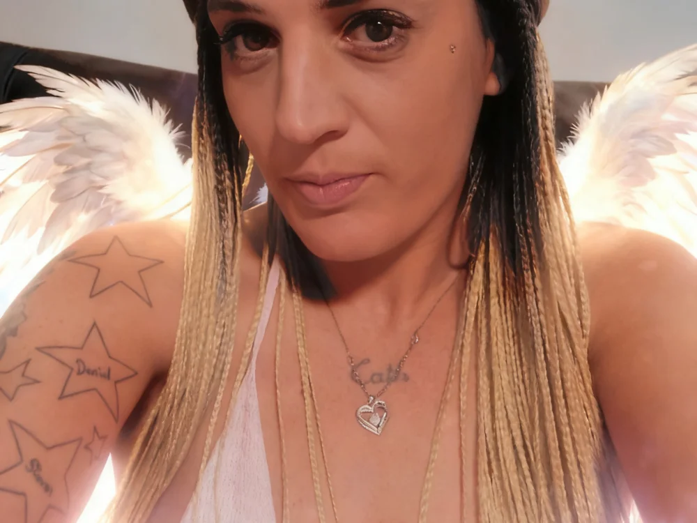 Haleytightlips1986's Offline Chat Room