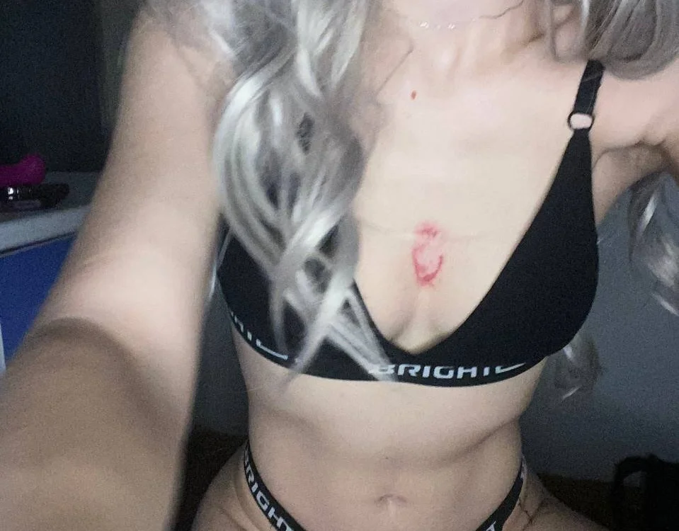 Bittersweetpoison's Offline Chat Room