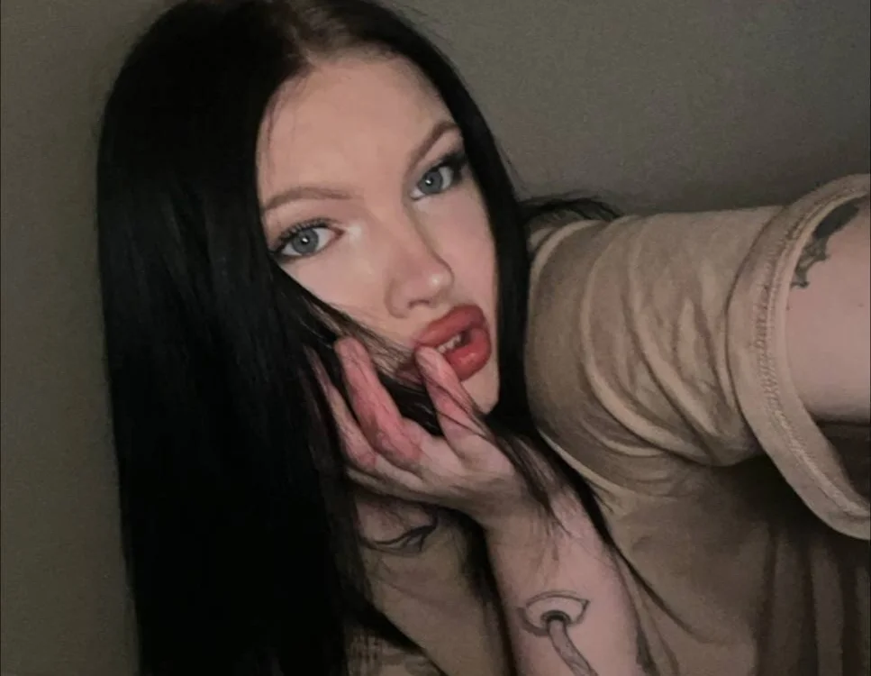 AshlynWood's Offline XXX Chat