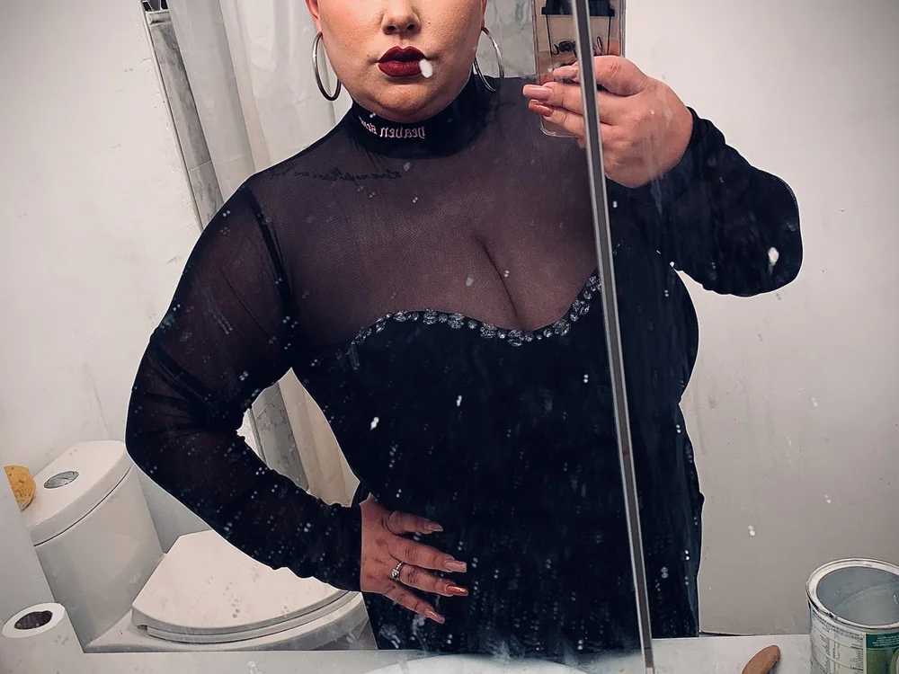 bigtittytattedmami's Offline Chat Room