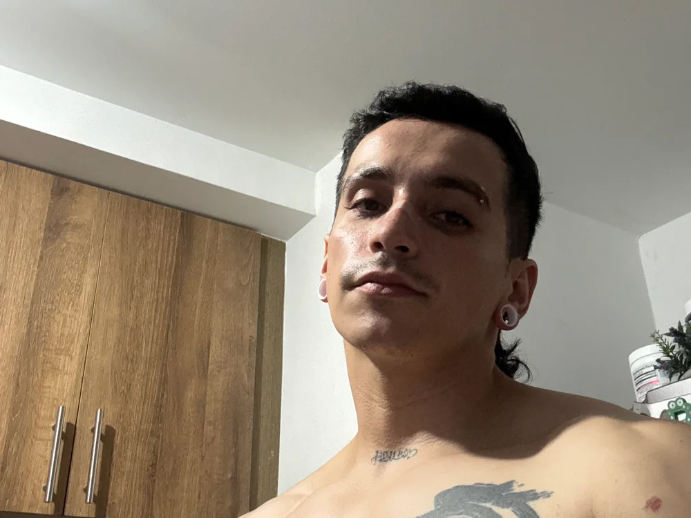 skrill15's Offline XXX Chat