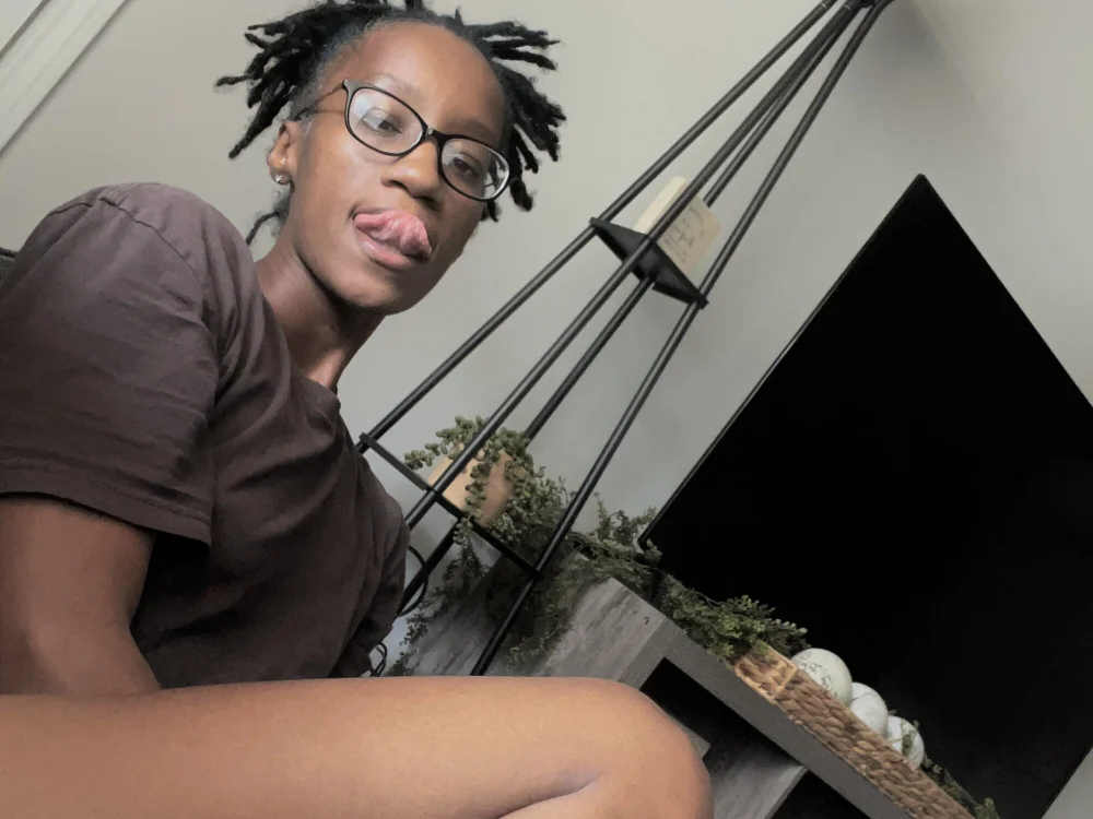 PrettyBrownBitz's Offline Chat Room