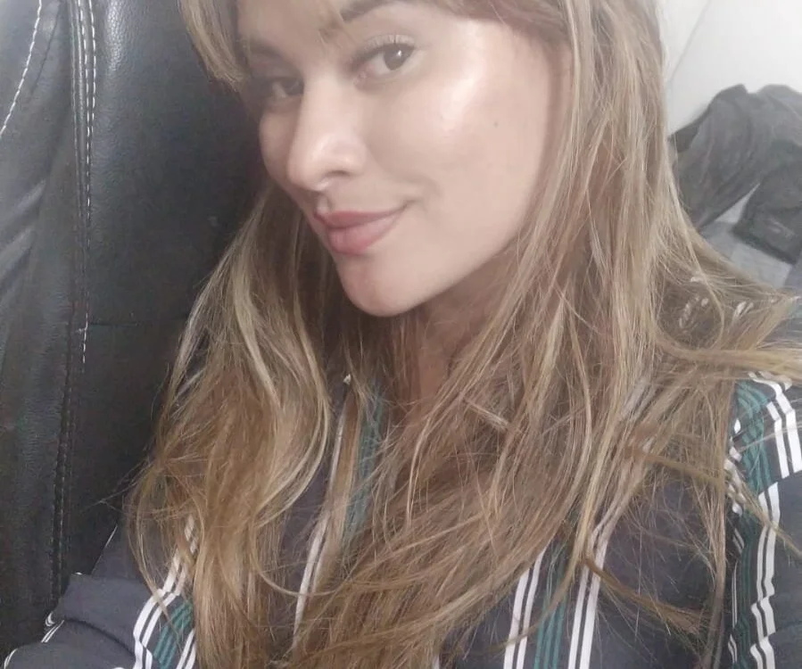 romina_rose's Offline Chat Room