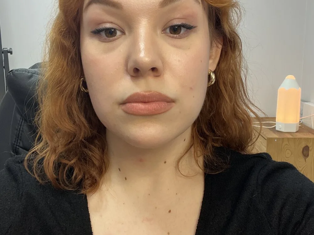 Offline XXX chat modela Emily_Boker