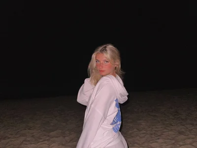 HollyLuvvv - Girl 