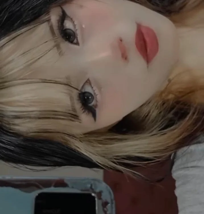 Mavis_tay's Offline XXX Chat