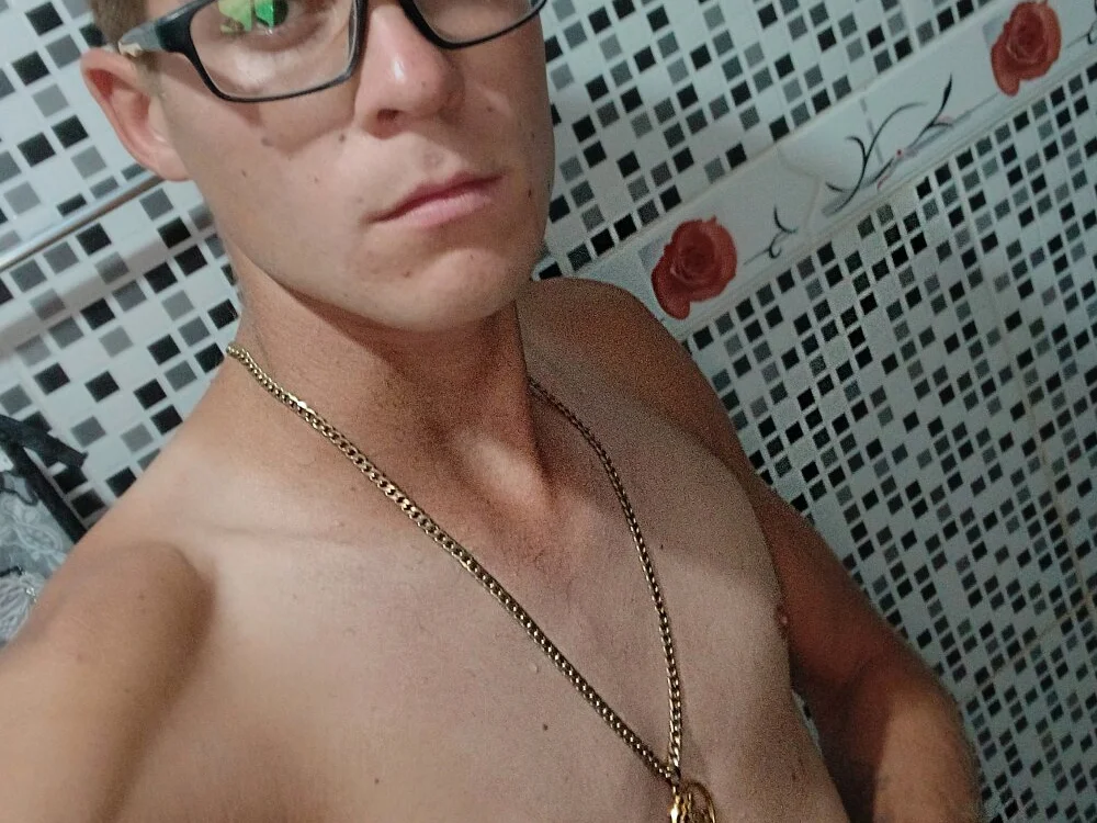 Davidg244 Offline XXX-chat