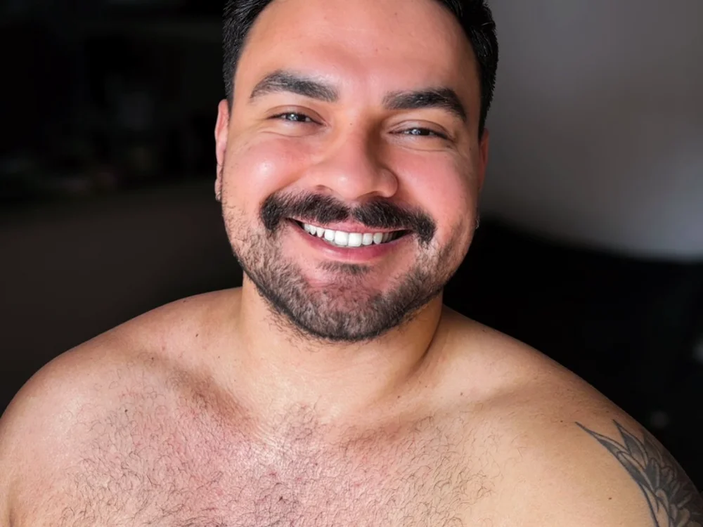 Biglatinb's Offline Chat Room