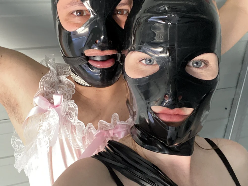Queen-Slave's Offline Chat Room