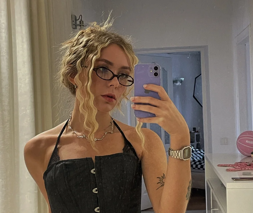 One_On_Mllion live XXX chat