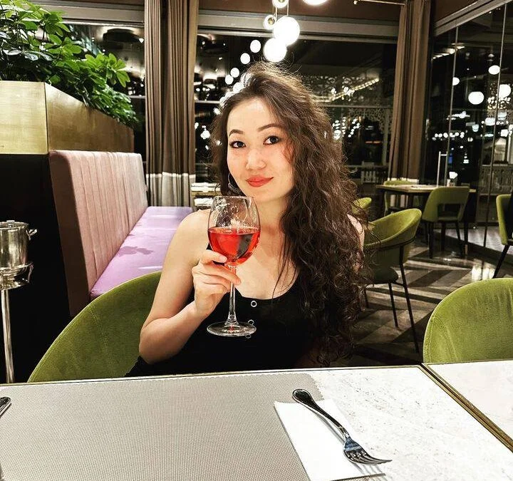 Ysolena Obrolan XXX Offline