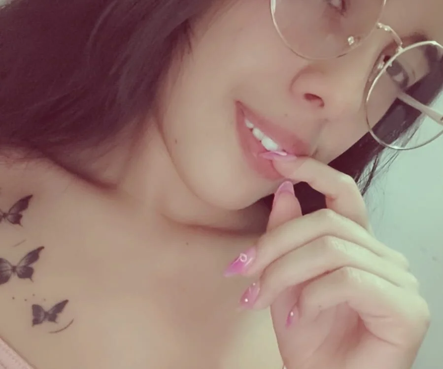 Lunaa_azul_ Offline XXX-chat