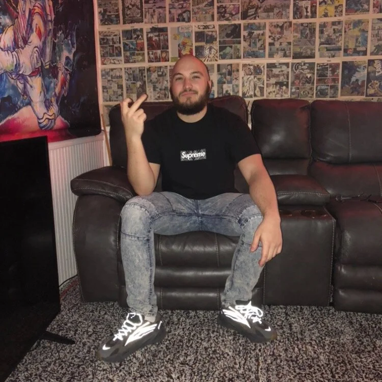 everythingyouneed's Offline Chat Room