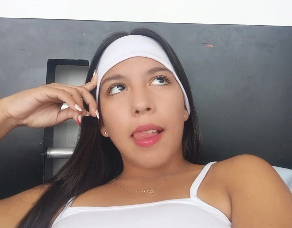 Barbara_18_'s Offline Chat Room