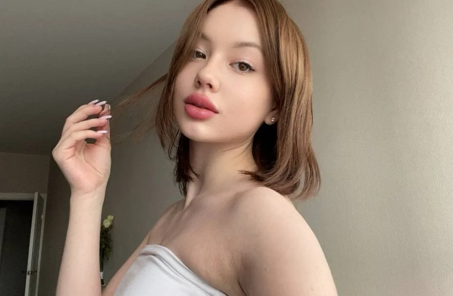 InfiniteBeauty live XXX chat