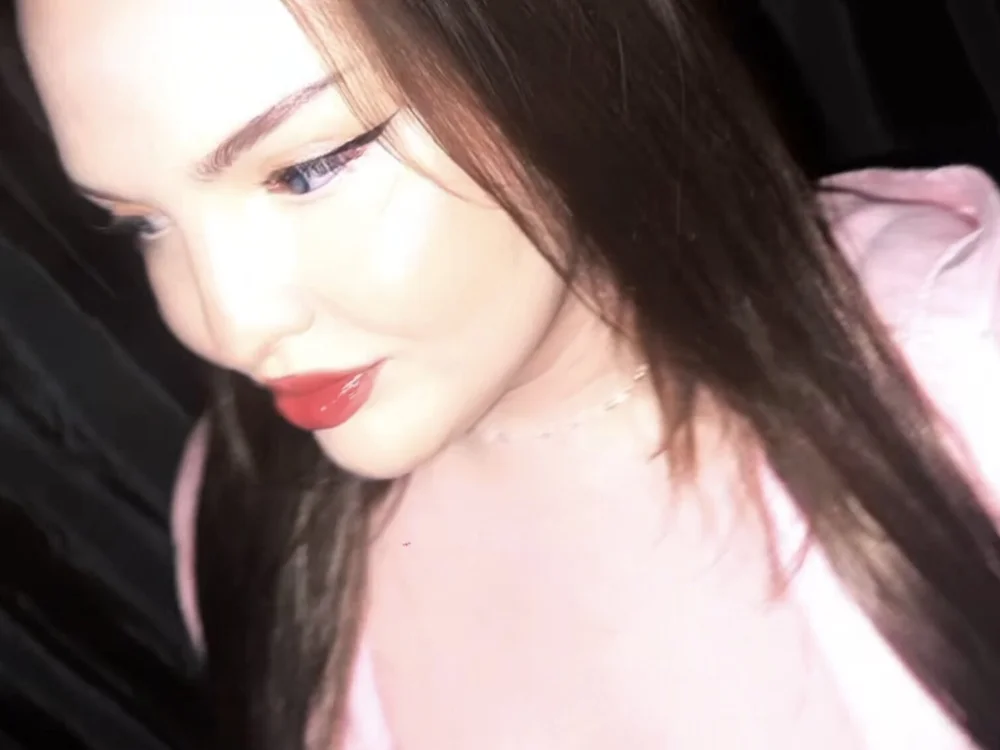 Sasha_Moo Adlı Modelin Çevrimdışı Sohbet Odası