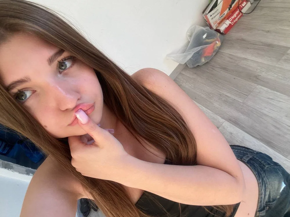ValerieUtvik অফলাইন XXX চ্যাট