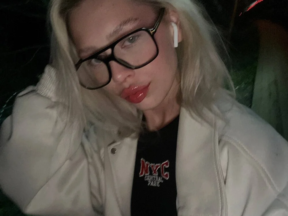 MimiGlow's Offline XXX Chat