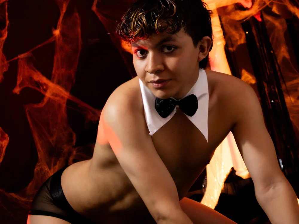 Lucaas_King's Offline XXX Chat