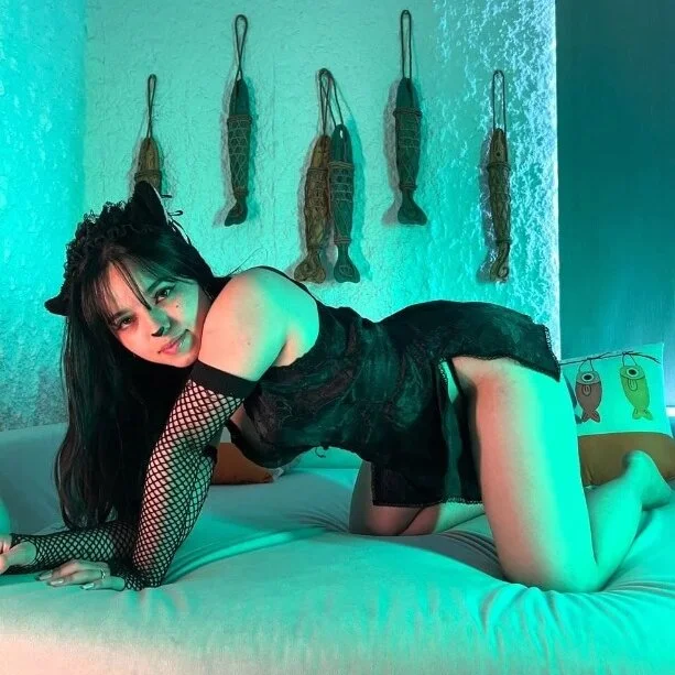 bella_montenegro01's Offline XXX Chat