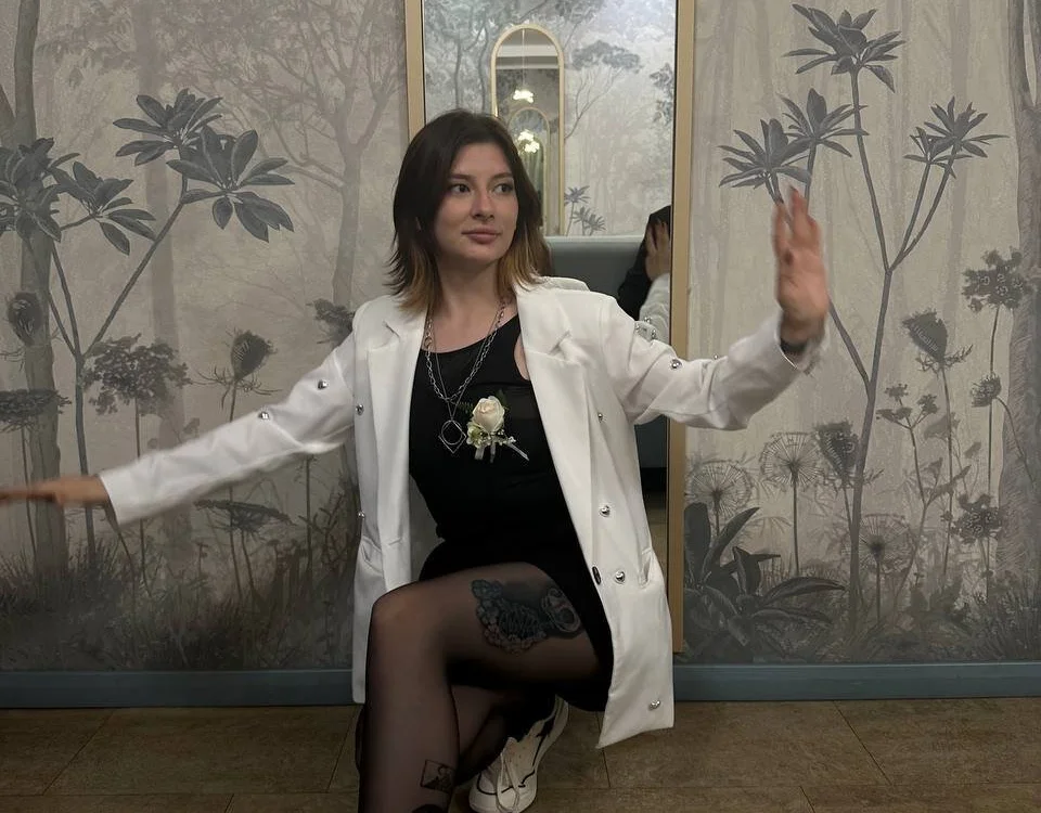 LauraBrow's Offline Chat Room