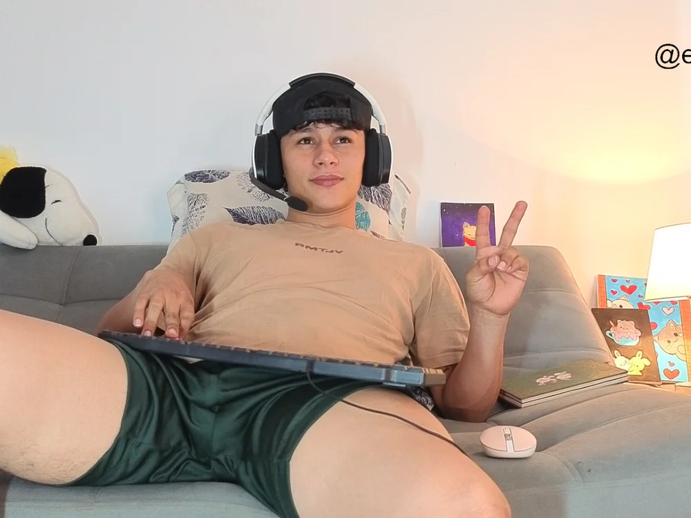 elias_steel1 Offline XXX Chat