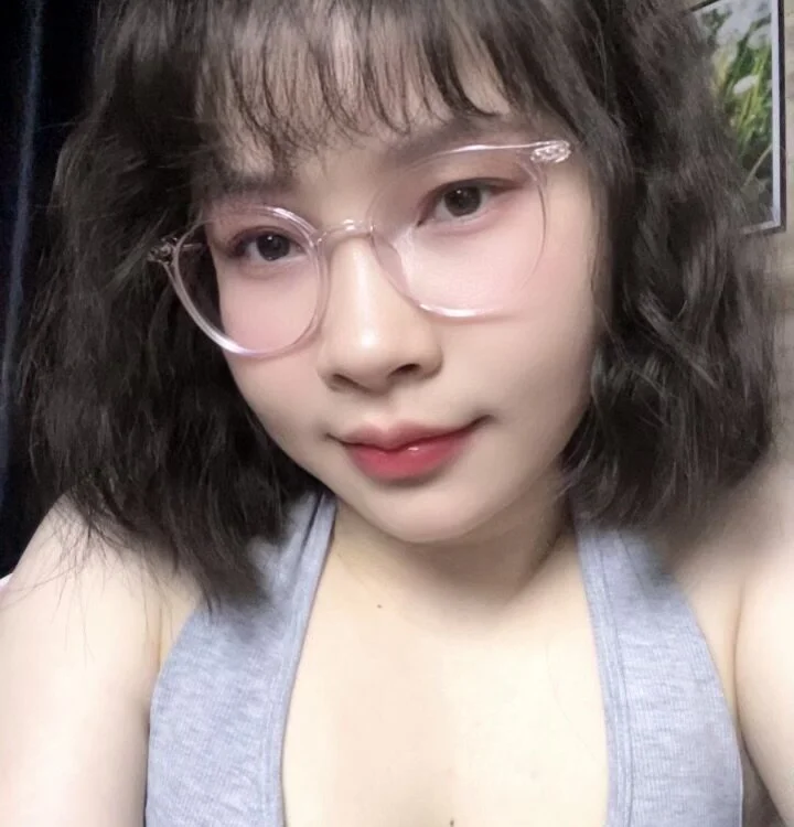 SaraHala Offline XXX-Chat