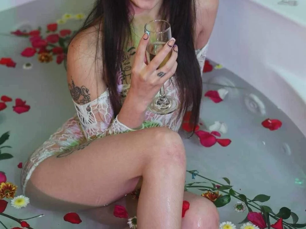 lucyy_tay 离线XXX聊天