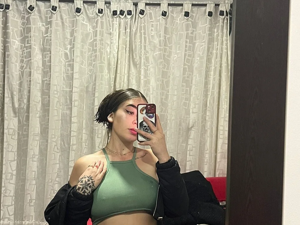 _amaiahot_'s Offline XXX Chat