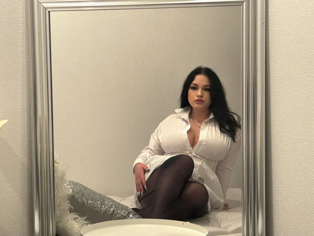 Natalie_Moor's Offline Chat Room