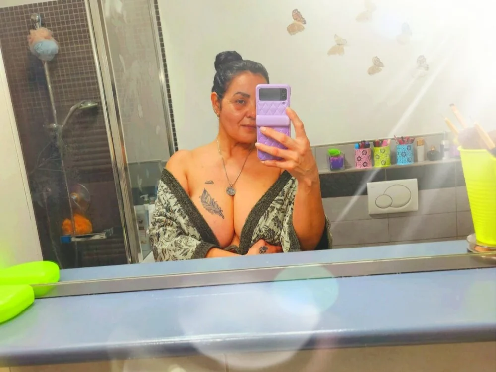 TZUNAMI1973 Chat XXX offline