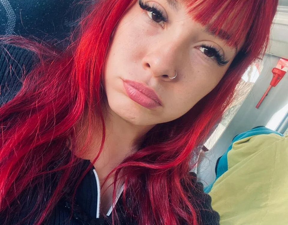 Morenavillarr's Offline Chat Room