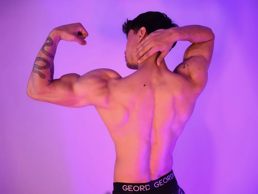 دردشة IanWest_ الجنسية دون اتصال