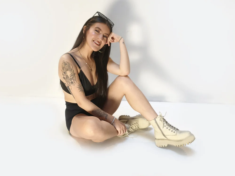 LiaCooper_'s Offline XXX Chat
