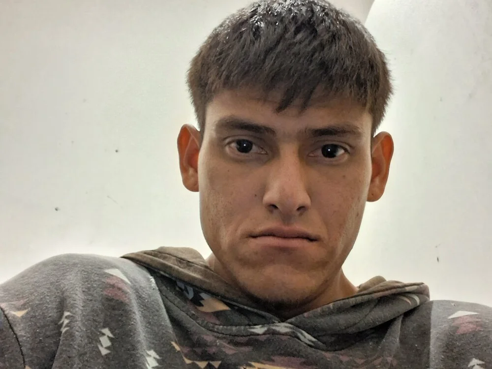 callejero205's Offline XXX Chat