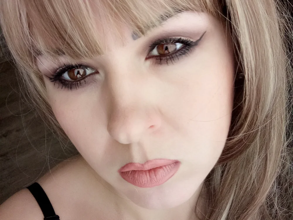 AlyaskaJudith's Offline Chat Room