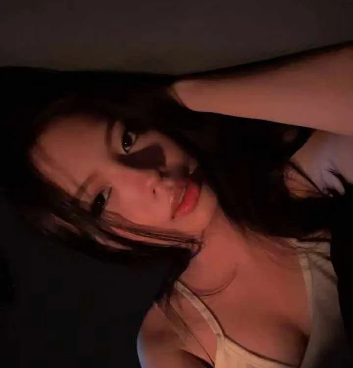 VerdieHallisey 라이브 XXX 채팅