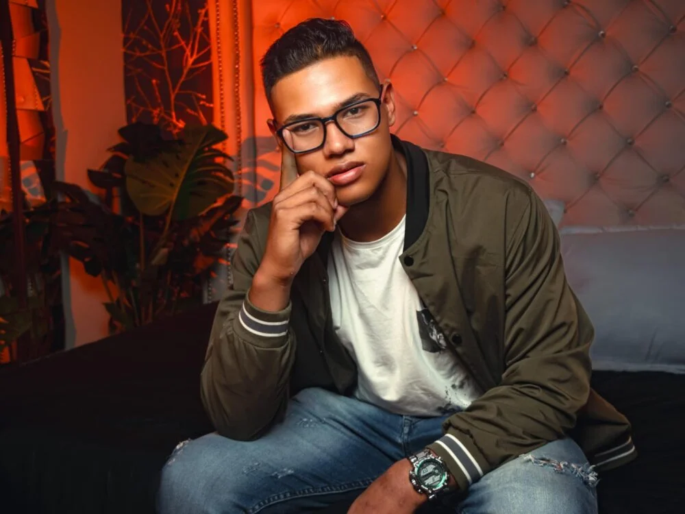 IronVelour: συνομιλία ΧΧΧ εκτός σύνδεσης