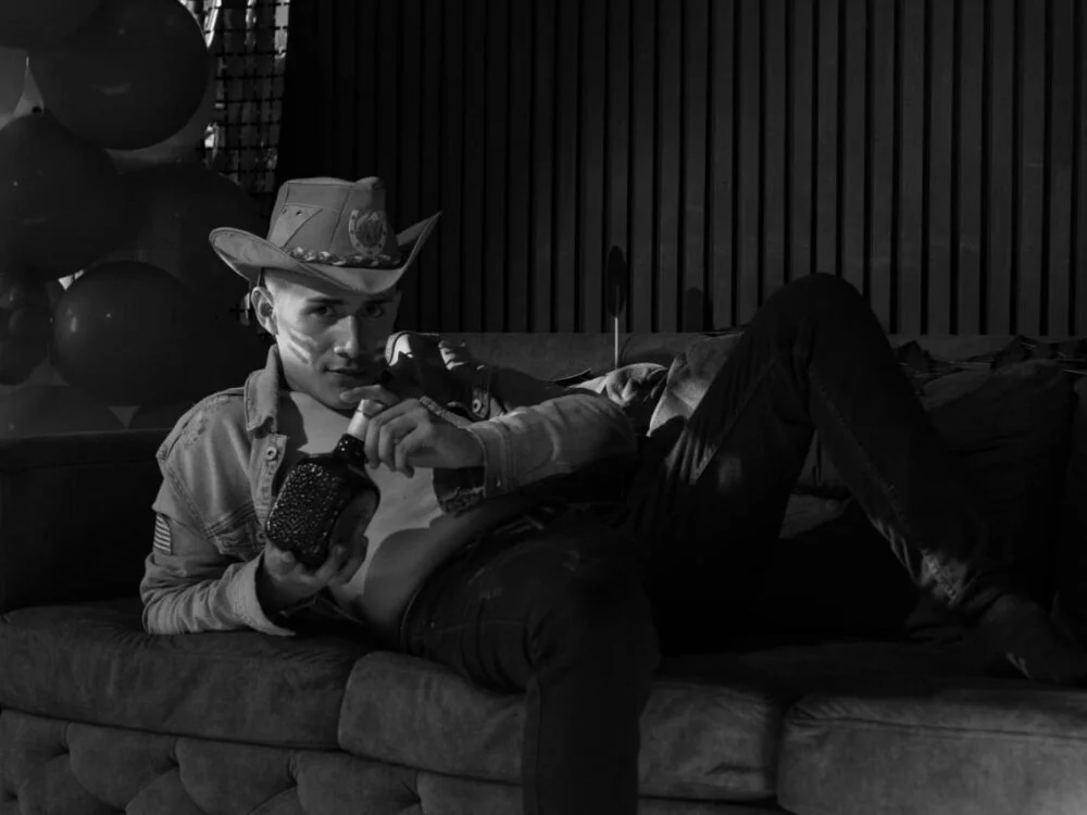 Chat +18 de _Alan_Walker_1 ao vivo