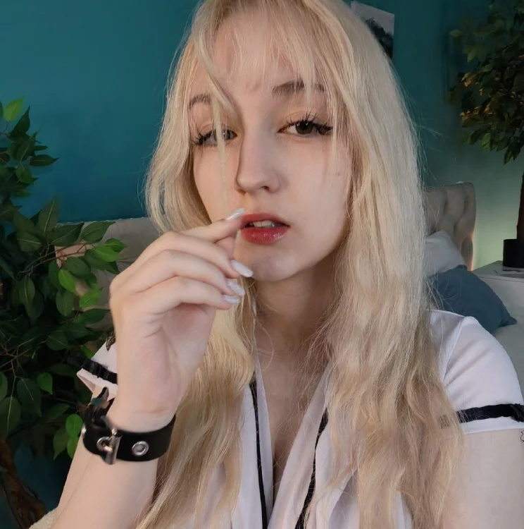 Meowixx_: офлайн-секс-чат