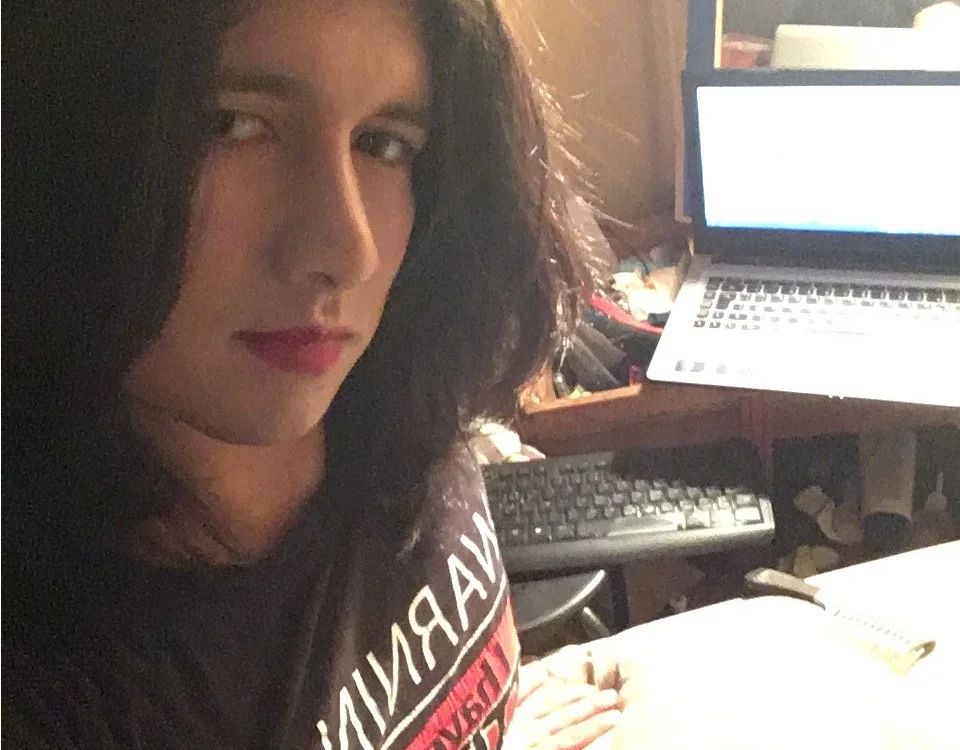 annie_dreamaker's Offline Chat Room