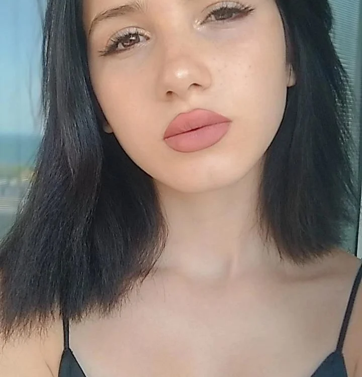 AlinaHaz's Offline Chat Room